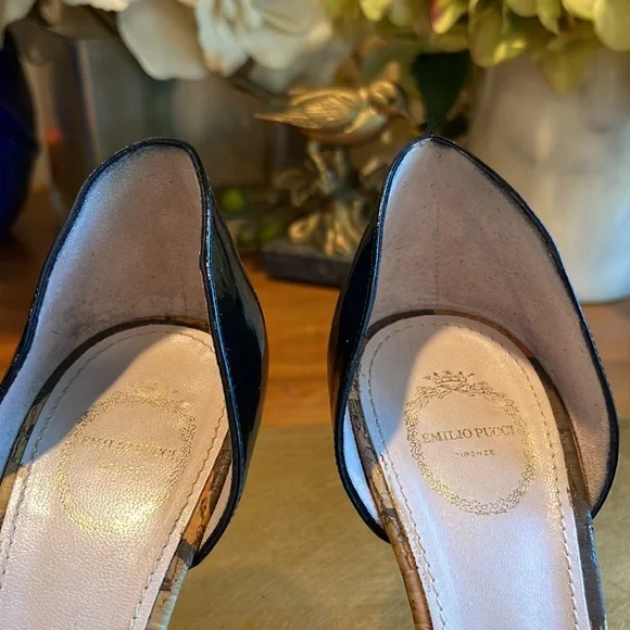 Emilio Pucci Open Toe Heels in Black Patent Leather - Picture 8 of 15